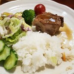 キッチン ブルー グローブ - ３度目の追加は、サラダに加え、お新香も乗せワンプレート料理になりました