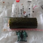 セブンイレブン - 料理写真:「手巻寿司(ずし) そぼろ納豆巻」216円 全長10cm