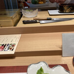 鮨政庭 - こちらに向けられた包丁の刃が気になります。