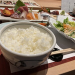 鮨政庭 - ご飯普通盛り　大盛りは100円増し