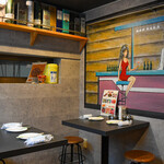 ハモニカ酒場 - テーブル（2F)