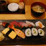 Miyuki - 令和5年6月 ランチタイム
                        にぎり寿司ランチ 税込900円
                        にぎり寿司7貫、かっぱ巻3切れ、みそ汁