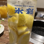Yakiniku No Gyuu Ta Honjin - 山盛りのレモン入りのサワー