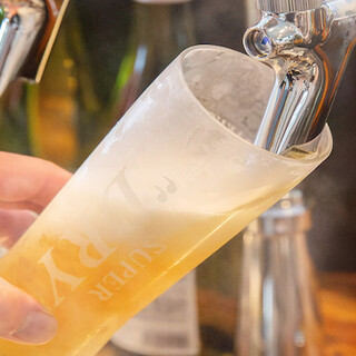 冷えたグラスビールで乾杯♪地酒やワインなど和洋のお酒も豊富