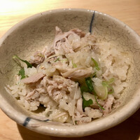 炭火割烹 麻布龍土町 - 鶏ももと新生姜の土鍋炊き込みご飯