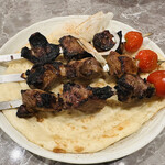 HALAL SAKURA - ケバブ(羊肉)  お皿の大きさはお箸より一回り小さいぐらい。お肉のサイズを想像してください(笑)