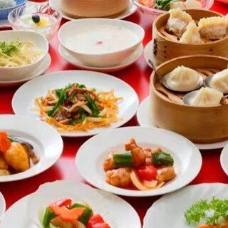 120種類が楽しめるお得な食べ飲み放題をリーズナブルに！