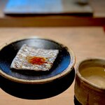 菊鮨 - タチウオ。 タチウオのドストレートな焼き魚。 でも、これが唸るほどに美味しい！ 焼き魚の四天王です。 本日、最高の逸品。 こういうのに出会えるから鮨屋通いはやめられない。