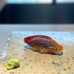 菊鮨 - アジ。 ここの鮨は、シャリとタネのサイズが僕好みでバランスがとてもいい。 鮨がごはん料理であることを実感させてくれる逸品。