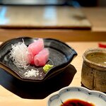 菊鮨 - アマダイ。 ものすごくキレイな身です。 塩より、ここは九州の少し甘めの醤油が、この身には相性がいい。
