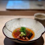Kiku zushi - ヤイトカツオ。 九州の鮨屋の一番のお楽しみはコレです。 この季節でも脂ののりは良好。 というか、全身トロ状態。 玉ねぎ醤油で。 今回もありがとー。
