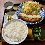 Hachi noki - 生姜焼き定食大盛り！サラダ多めがありがたい。
