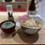 創業麺類元年 坂本龍馬が愛したラーメン食堂 - 