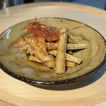 Sweet and spicy fried burdock and chicken wings