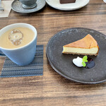 うつわカフェ グルグル - ベイクドチーズケーキ+カフェ・オ・レ