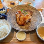 Buriru Hanten - ブリル風広東チキンと叉焼セット（1,815円税込）