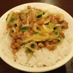 くいしん坊　魚国 - ご飯 ※納豆かけ（葱，玉子，醤油，砂糖入り），砂糖は特別にご提供頂きました