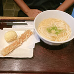 玉ちく天かけうどん　900円（税込）　※鹿さんが注文