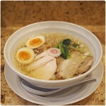 Wakamusha - 塩鶏中華そば 900円 味玉入り 150円