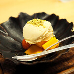 馳創吼龍 - ピスタチオアイスといちごとパパイヤ