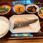 美波 - 日替り魚料理定食(刺身付)＝790円