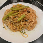 カフェ ド ブリック - アスパラ、ホタテのトマトソースパスタ