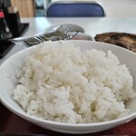 四日市ヒモノ食堂 - ごはんは我慢の普通盛りに。大盛無料でしたが。