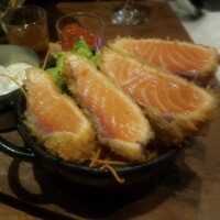 Seafood bar Ermitage 代々木店 - 名物 とろサーモンレアカツ丼　2,530円税込
