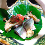 美加登家 - 鮎姿造り 生っぽく酢でしめてあります。