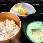 美加登家 - 白味噌仕立て　鮎飯と香の物 日本人で良かったと思う、鮎ほぐし身たっぷりの鮎飯。