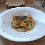 ボン・グゥ 神楽坂 - スズキのオーブン焼き