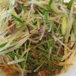 梅蘭 - 野菜をかき分け麺を啜る