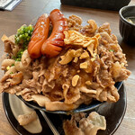 Nikuzushichommage - 【3色1kg豚丼】1,580円
                        肉吸い付き、ソースはジャポネソース・焼肉ダレ・旨塩ダレとのこと！
                        肉500g +米500g！
                        食べきれなかったらお持ち帰りもできました。