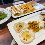 Byblos Lebanese restaurant - ファラーフェルプレート ¥1,300、シャウェルマ アラビ チキン ¥1,400