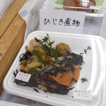 福祉の店 アプローチ - ひじきの煮物150円