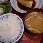 秋田泉中央食堂 - ごはんは137円、味噌汁84円