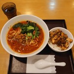 四川印象 - 担々麺と麻婆丼