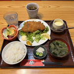 だんだん亭 にっぽん家族 - 料理写真:とんかつ定食（税込み１２００円）