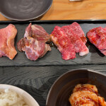 Wagyu U Yakiniku Jukusei O Otoro Gyuutan Kokusan Gyuu Horumon Date No Kura - 