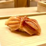 鮨おばな - 見た目通りの濃い閖上赤貝