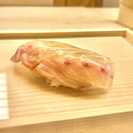 鮨おばな - 一貫目は伊佐木