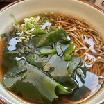 めん六や - ワカメそばアップ