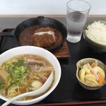 ラーメン酒場 海坊主 - ハンバーグ定食