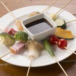 酒趣庵 - 料理写真:おまかせ串揚げ盛　6本　　その日のオススメを厳選してお出しします。525円