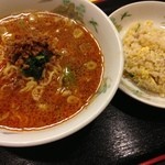 鍋と餃子 うまいもん酒場 楽宴 - ランチ 担々麺と炒飯 630円