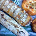 マンゴーマカダミア、パン・オ・フリュイ、カニサラダデニッシュ、ダブルチョコスコーン