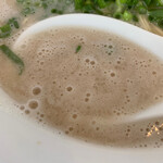 とんこつラーメン44 - ラーメン　プレーン　700円　味玉ボンバー＋100円