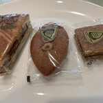 オーボンヴュータン - 2023年6月 左からガレット・ドゥ・フィノア　ペイザンヌ　ピエモンテ