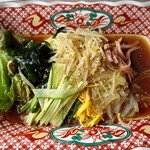 福禄寿 - お醤油ベースの冷麺　1,000円(税込み)