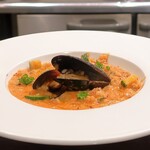 トリワイン ＰＩＫＯＳＨＨＨＵ - 魚介のトマトクリームリゾット